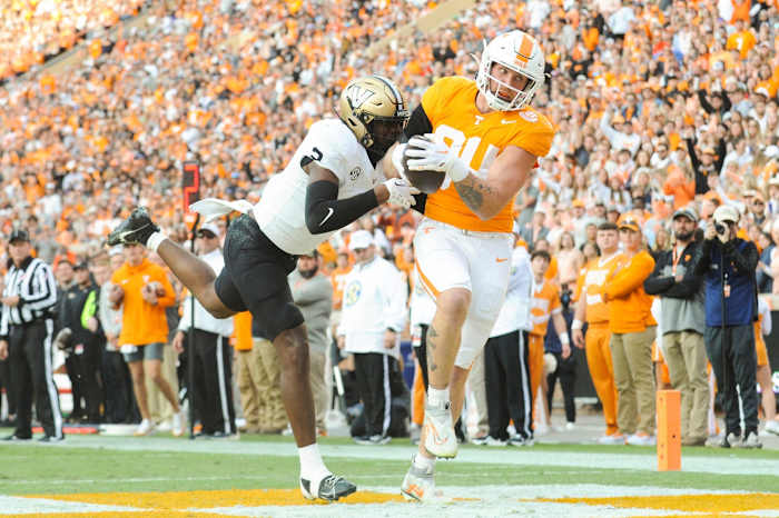 Tennessee tight end McCallan Castles (34) runs into the end zone as Vanderbilt safety De Rickey Wright defends him during a football game between Tennessee and Vanderbilt at Neyland Stadium in Knoxville, Tenn., on Saturday, Nov. 25, 2023.